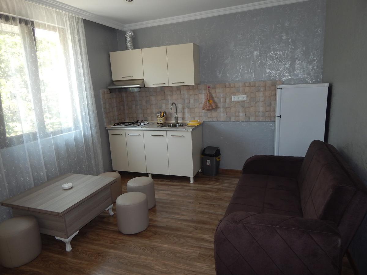 Guest House On Angisa Batumi Exterior photo